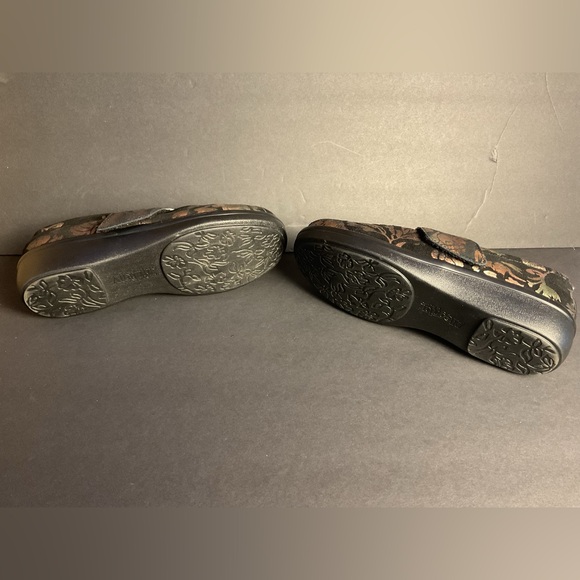 Floral Patterned Loafers - Picture 6 of 6